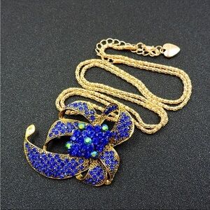 BETSEY JOHNSON EXQUISITE BLUE RHINESTONE & CRYSTAL BOW KNOT NECKLACE